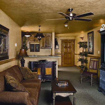 The Keeter Center At College Of The Ozarks Apartment Hollister ภายนอก รูปภาพ